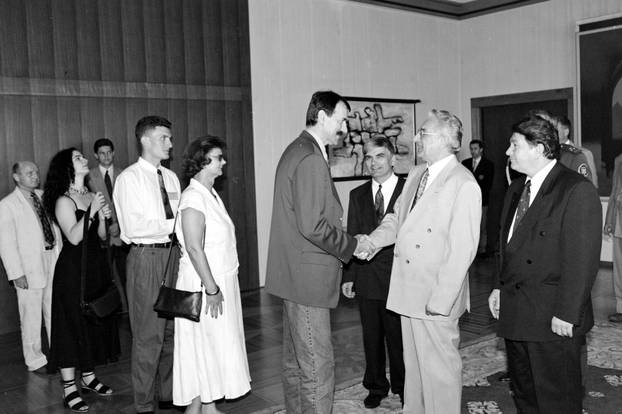Zagreb: Franjo Tuđman primio je sudionike Druge konvencije Hrvatskog svjetskog kongresa, 2.7.1994.