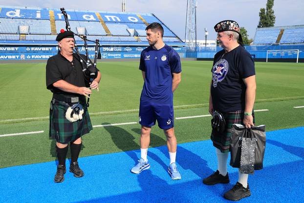 Zagreb: Udruga Tartan Army Croatia uručila je Scottu McKenni plaketu za doživotno članstvo u udruzi