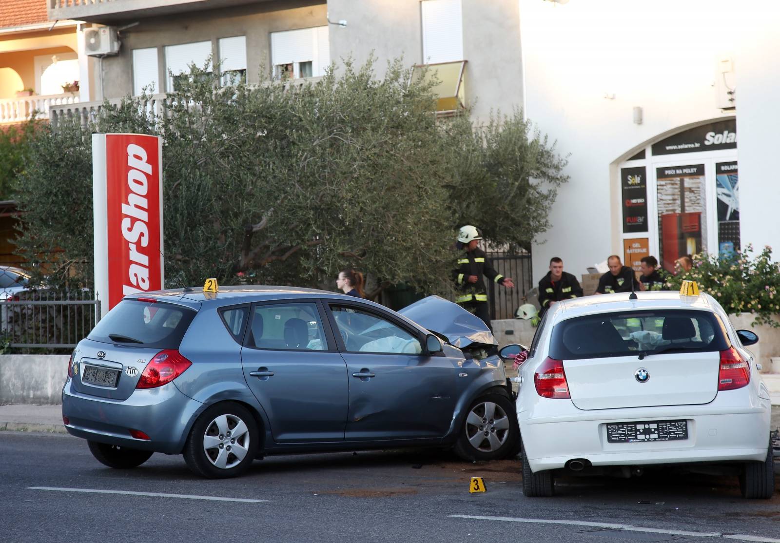 Å ibenik: U sudaru dva osobna vozila ozlijeÄeno viÅ¡e osoba