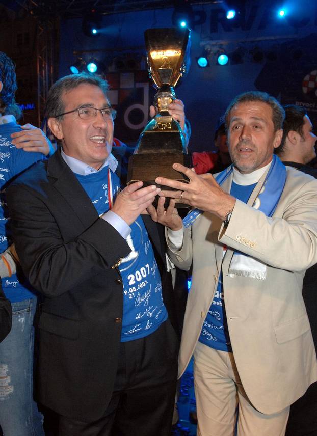 ARHIVA - Nogometaši Dinama na Trgu bana Jelačića s navijačima proslavili naslov prvaka Hrvatske, 19.05.2007.