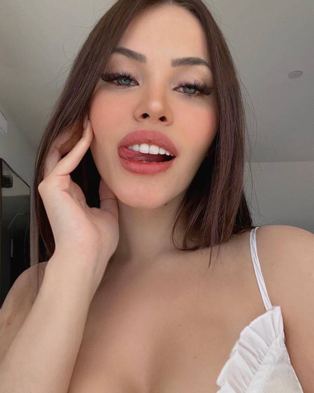FOTO Lijepa Claudia iz Brazila nevjerojatno sliči Megan Fox, a prati je osam milijuna ljudi