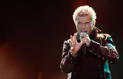 Roker Billy Idol čuva okoliš pa izbjegava plastične tanjure...