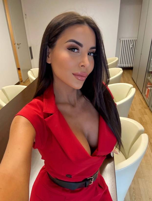 FOTO Zavela i Tottija i Mbappea. Sad mami poglede na terenima