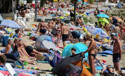 Murter: Plaža Slanica puna je kupača kao u jeku sezone na kakvu smo navikli