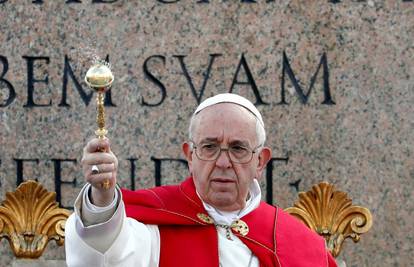 Papa Franjo: Crkva mora biti ponizna, molite se mir u svijetu