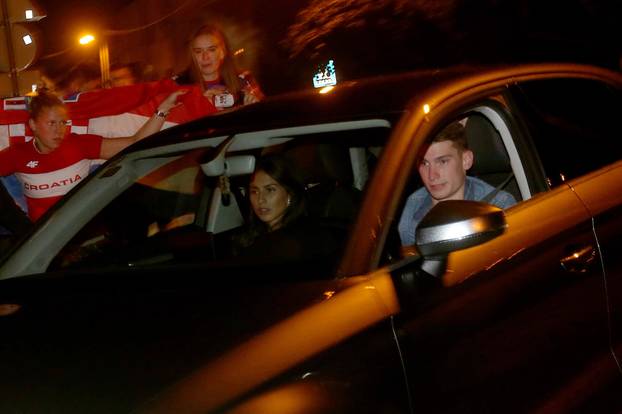 Nakon dočeka na trgu Vatreni slavlje nastavili u društvu ljepših polovica u restoranu Okrugljak