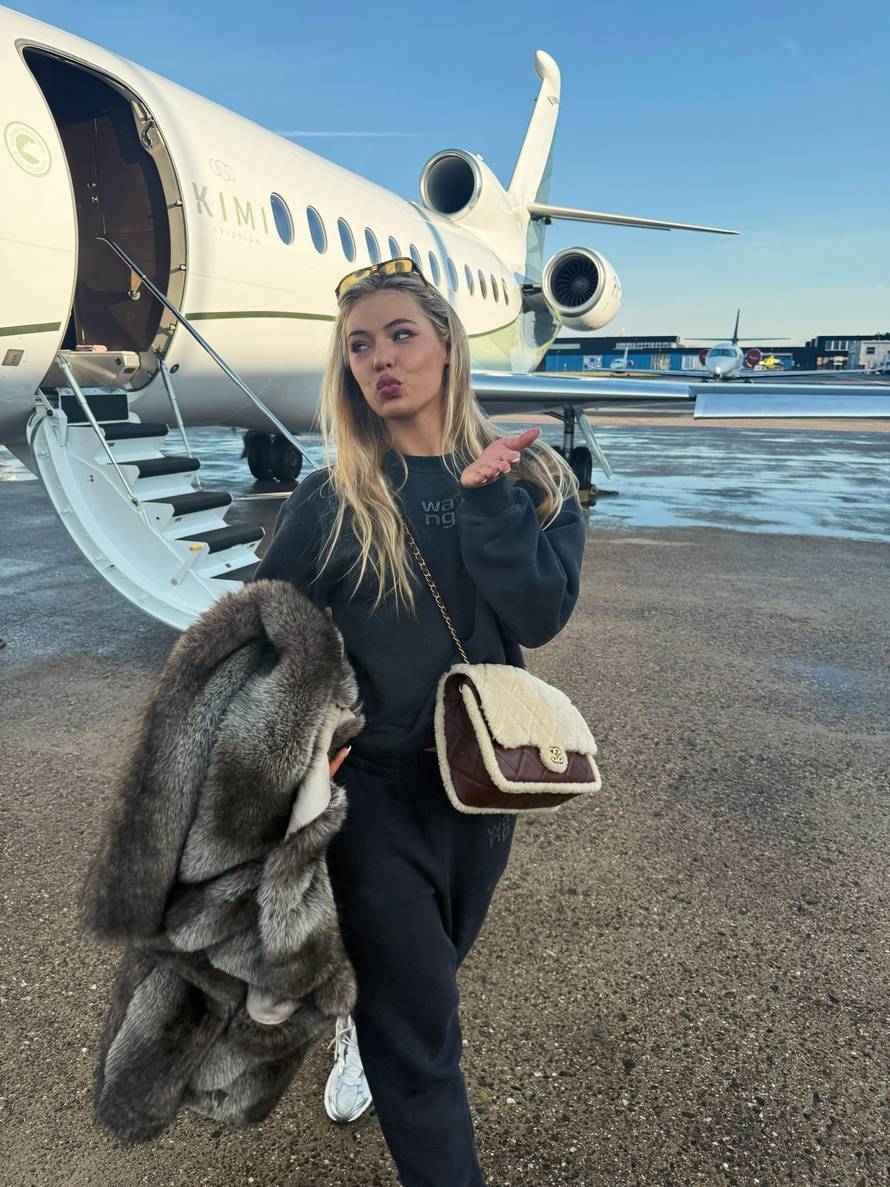 FOTO Jutta iz klizaljki uskočila u badić! Evo što radi nakon Igara