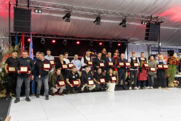 Otvoren 17. Internacionalni sajam pršuta u Tinjanu