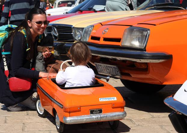 Šibenik: Uskršnji Oldtimer Promo Tour na šibenskoj rivi 