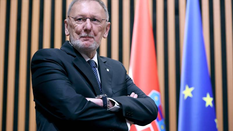 Božinović: 'Nema masovnog uvoza, izdano 36 tisuća manje dozvola za strane radnike...'