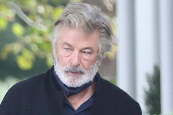 Exclusive - Alec Baldwin looks unkept as he is spotted grabbing a coffee in the Hamptons, East Hampton, USA - 07 Oct 2021
