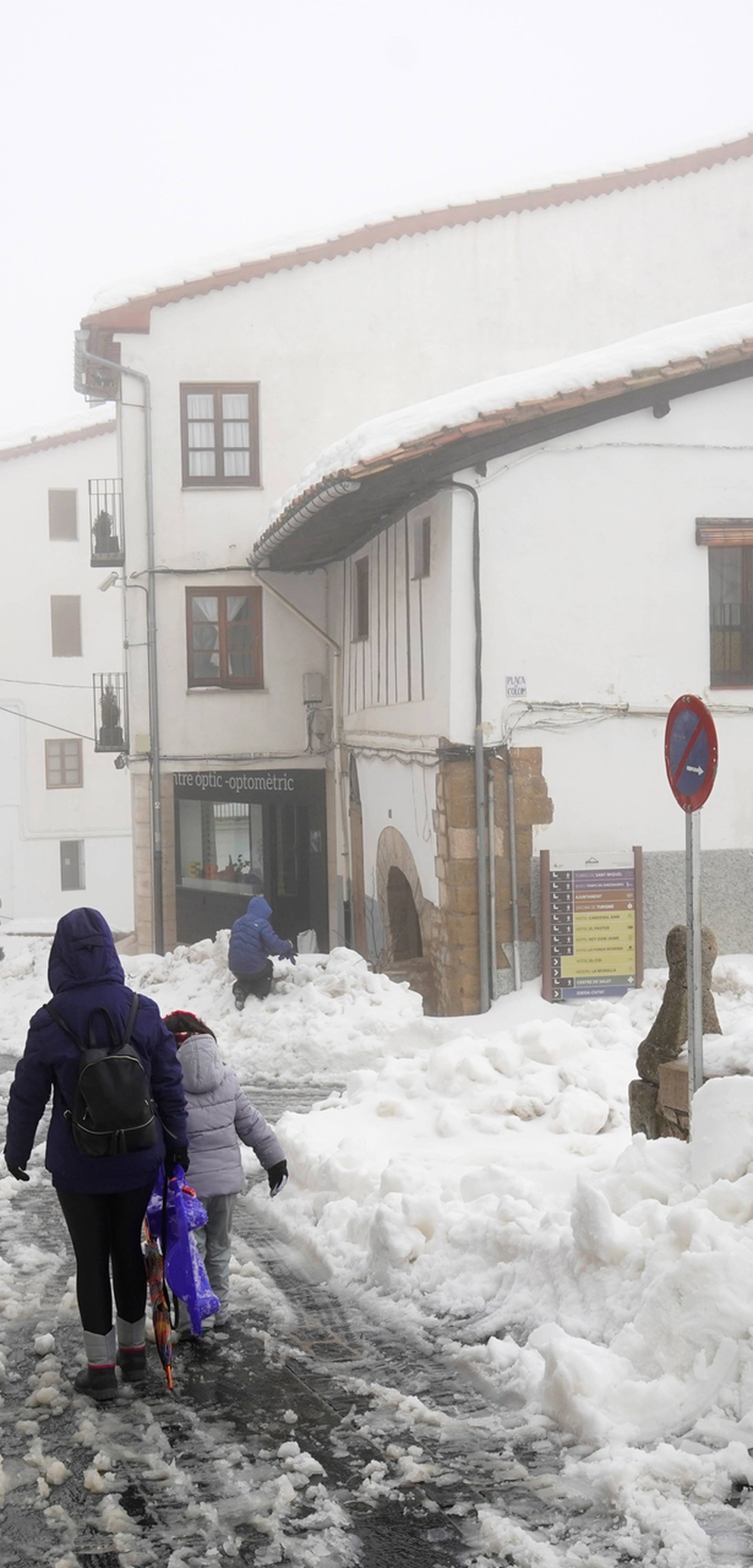 Valovi od 15 metara, pjena na ulicama, bujica odnijela ljude