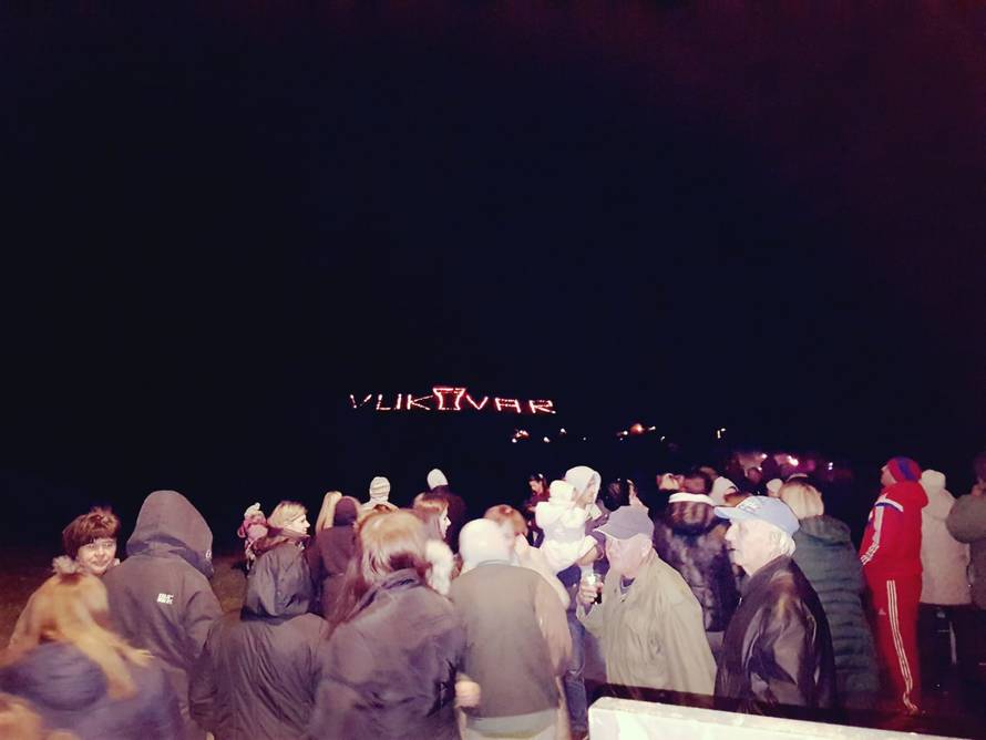 Plamteće kugle na brdu kao znak da Grad heroj živi vječno