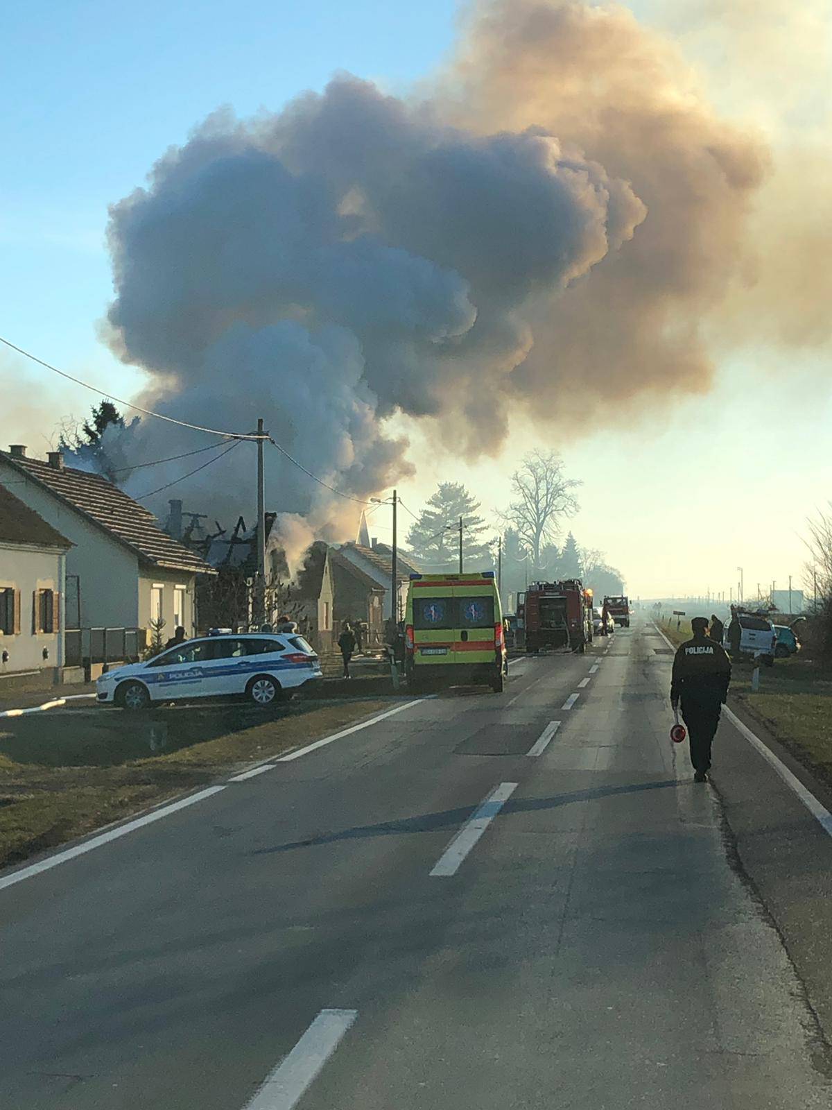 Planula kuća u Osijeku: 'Vidio sam jaki, gusti dim iz daljine...'