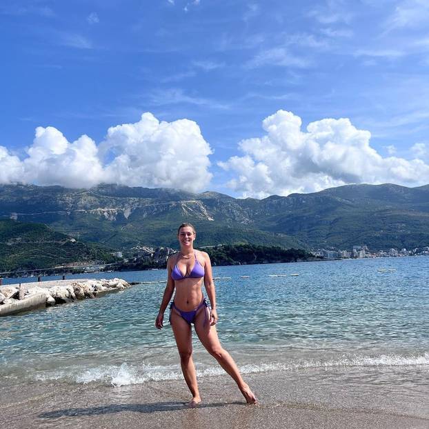 GALERIJA Sjećate se srpske policajke u badiću? Ljudi su joj pisali: 'Uhapsi me nježno...'