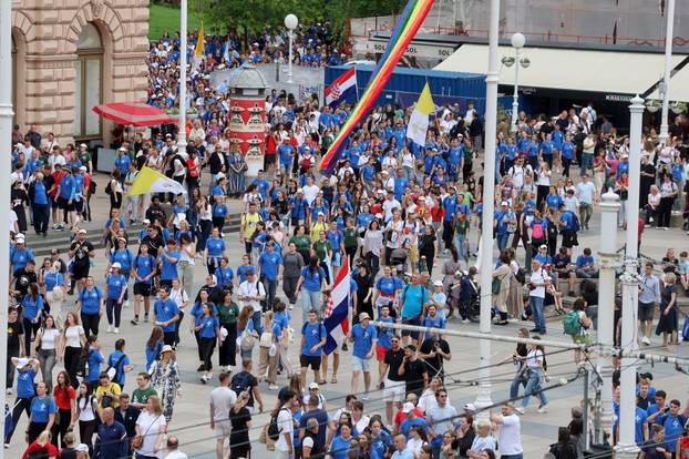 Zagreb: Dolazak hodočasnika Antunovskog hoda na Trg bana Josipa Jelačića