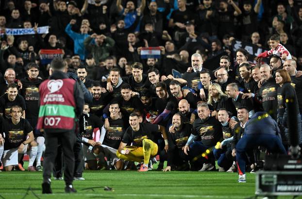 Slavlje nogometaša Hrvatske nakon pobjede nad Farskim otocima i plasmana na Svjetsko prvenstvo