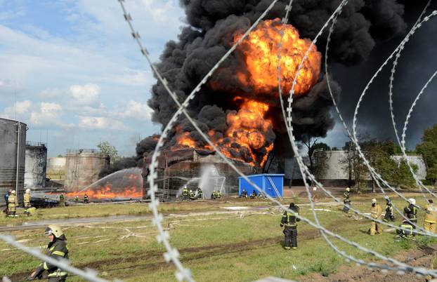 Fuel tank at oil depot on fire in Russia's Voronezh