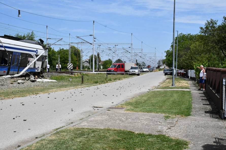 Vozač koji je poginuo u naletu vlaka kod Sl. Broda nije stao na zvučnu i svjetlosnu signalizaciju