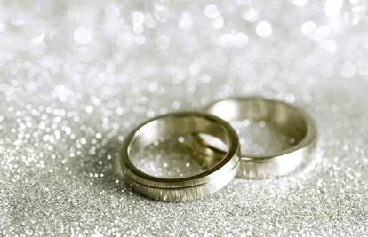 Poklanjamo vam vjenčano prstenje prema vašim nacrtima!