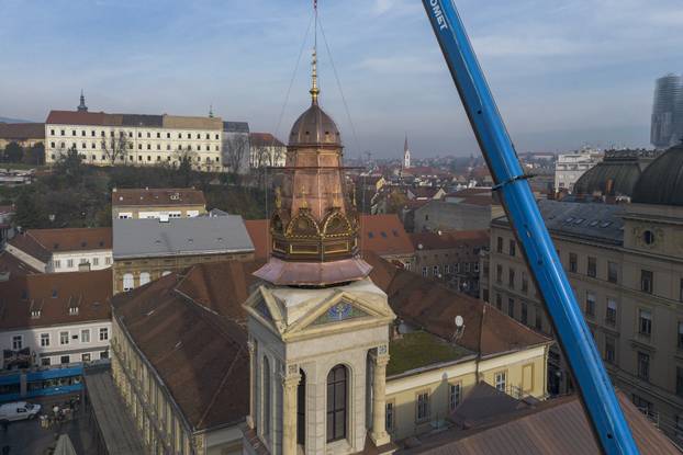 POGLED IZ ZRAKA Zagreb: Kupola teška 6 tona napokon je vraćena na toranj crkve