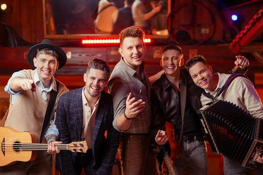 Polkaholici i Til &Ccaron;eh zagrijali zimske dane uz 'vru&cacute;u' Metku