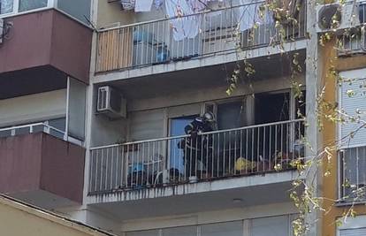 Požar u Zagrebu: Gorio balkon, vatrogasci spašavali staricu