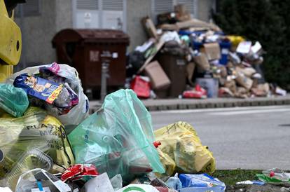 Zagreb čeka odvoz smeća koji se gomila danima