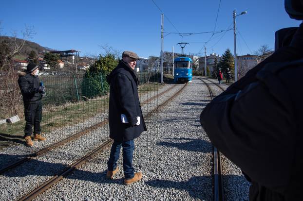 Zagreb: Marijan Kos blokirao tramvajsku prugu kojom vozi tramvajska linija broj 15