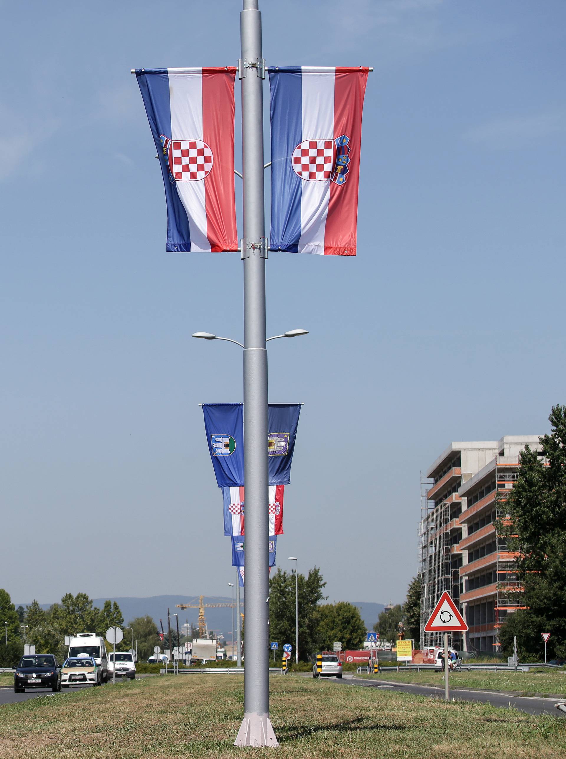 Mikijev skandal: Zastava bivše države pa na njoj hrvatski grb
