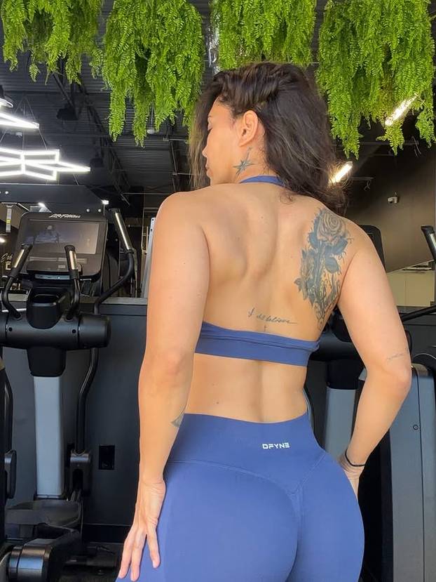 FOTO Seksi fitness mama pokazala sve: 'Nema izgovora, i nakon dvije trudnoće sam top'