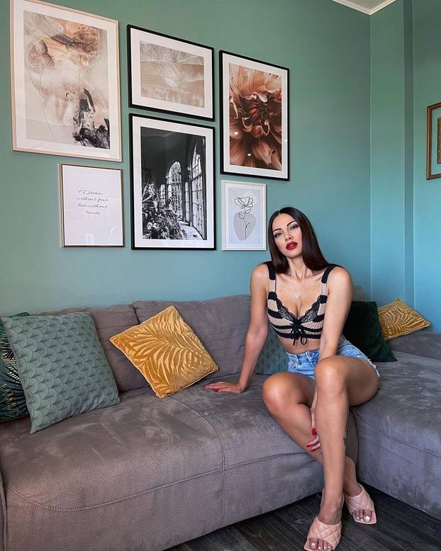 FOTO Hladno vam je? Žanamari je odlučila  podići temperaturu 'vrućom' fotografijom sa sofe