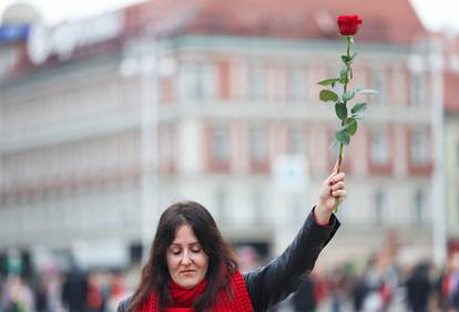 FOTO Muškarci mole za čednost i predbračnu čistoću. Dočekali ih transparenti: Oprez, mizoginija!