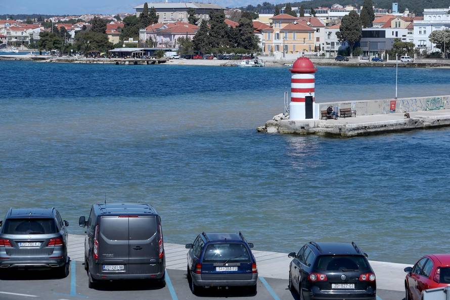Zadar: Zbog izgradnje hotela zamućeno je more, građani su zabrinuti