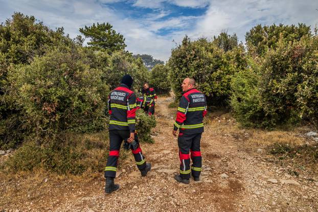 Nerežišća: Tijekom poslijepodneva ponovno se razbuktao požar