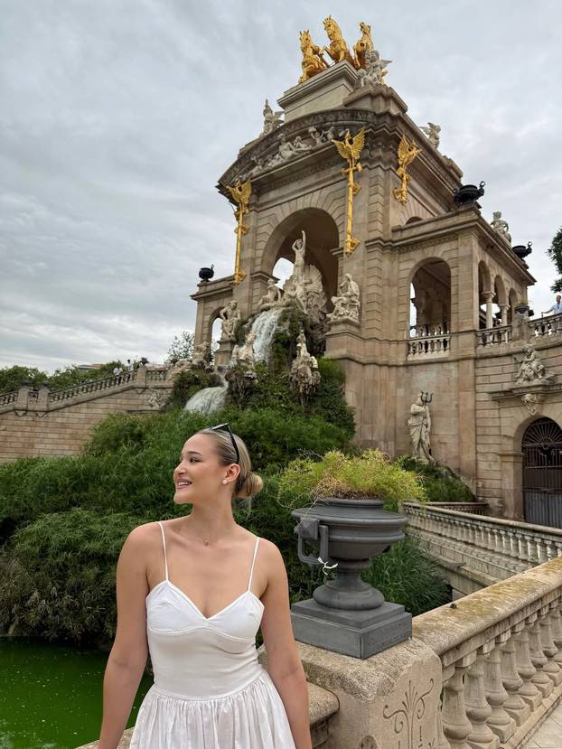 FOTO Prava bomba iz teretane: Naša fitness instruktorica blista u uskim outfitima za trening
