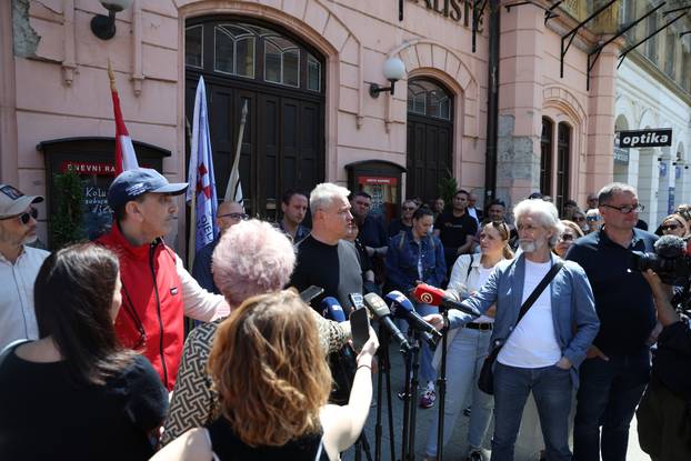 Osijek: Prosvjed djelatnika Hrvatskog Narodnog kazališta zbog ukidanja određenih radnih mjesta