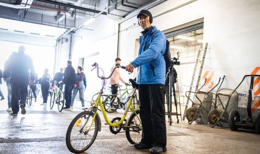 FOTO Pogledajte zbog &ccaron;ega su Zagrep&ccaron;ani stajali u redovima: Prodavali bicikle, mobitele...