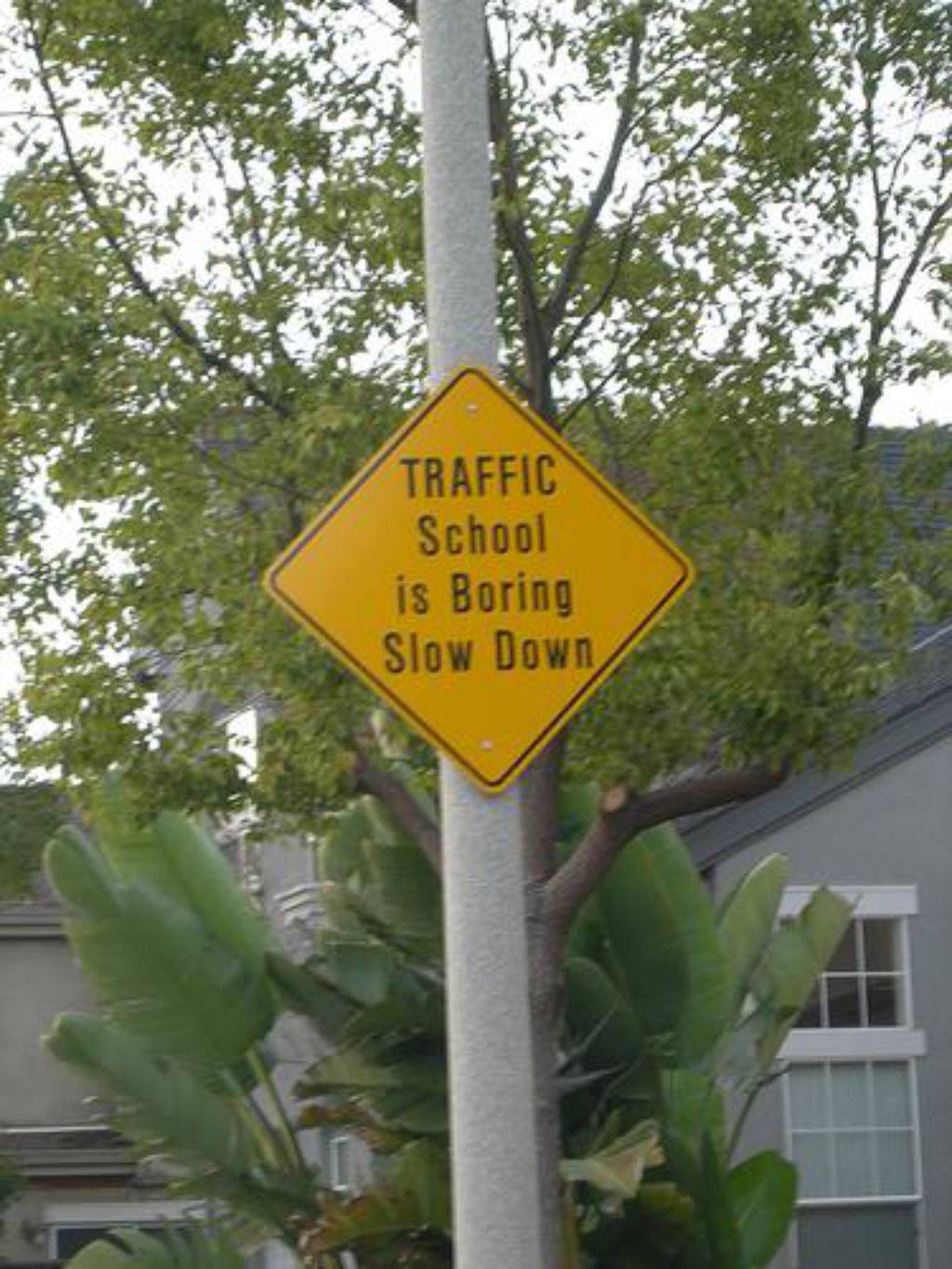 Neobični prometni znakovi: Neki su urnebesni