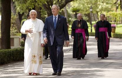 George Bush se zatvorio s papom u kulu Svetog Ivana