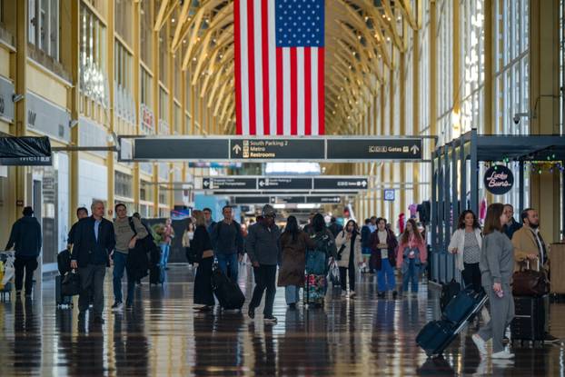 US airlines cancel 1,200 flights Tuesday as government shutdown continues