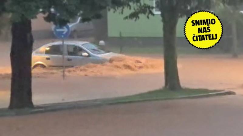 Potop u Umagu, auti zapeli u bujici. DHMZ: 'Moguća je oluja, upaljen je narančasti alarm!'