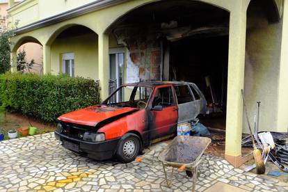 Vlasnike kuće probudio alarm: Pijavica je bacila auto na kuću