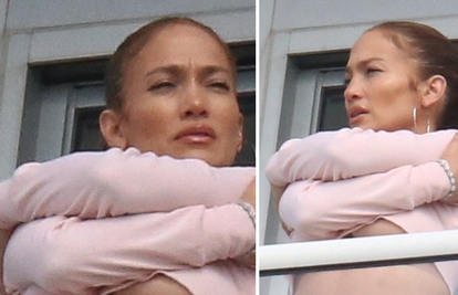 Jennifer Lopez se rastezala na terasi pa fotografima 'slučajno' pokazala više nego što je htjela
