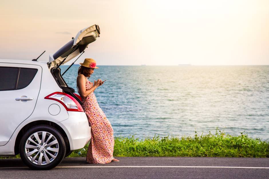 Happy,Alone,Young,Woman,Traveler,On,The,Beach,Road,With