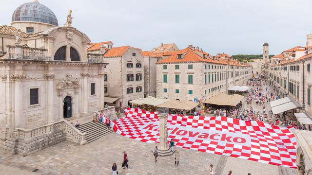 Velika Karlovačko navijačka zastava posjetila i Dubrovnik