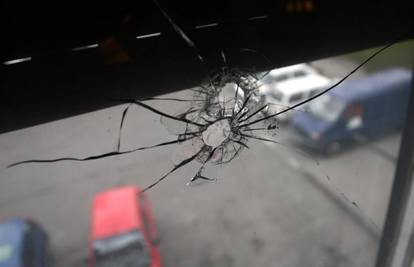 ZAGREB: U obiteljski stan kroz prozor doletio metak