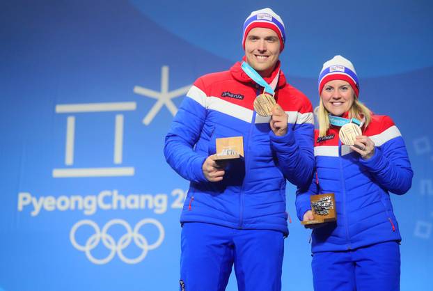 Pjong?ang: ZOI, Ceremonija dodjele medalja curlingašima