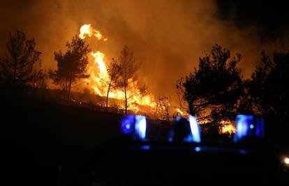 Ugašen požar kod Klisa, kiša pomogla, izgorjelo 10 hektara