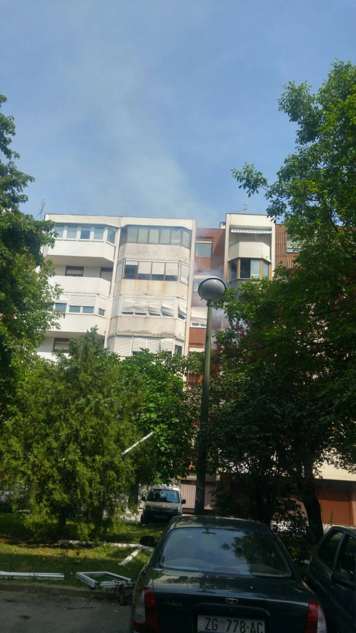Eksplozija u stanu u Stenjevcu, vatrogasci spasili četvero ljudi